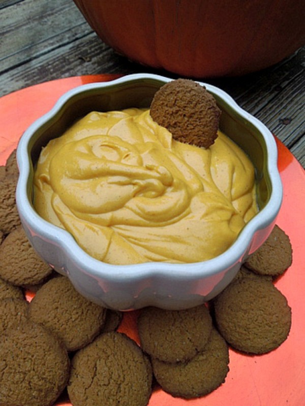 Pumpkin_creamcheese_dip_gingersnap_thanksgiving__recipe_coolwhip_Halloween_Fall-e1410112743352