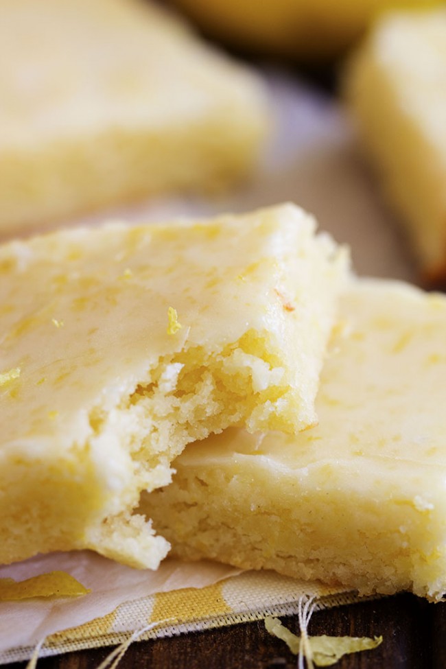 18 Sweet Lemon Desserts | www.thecardswedrew.com