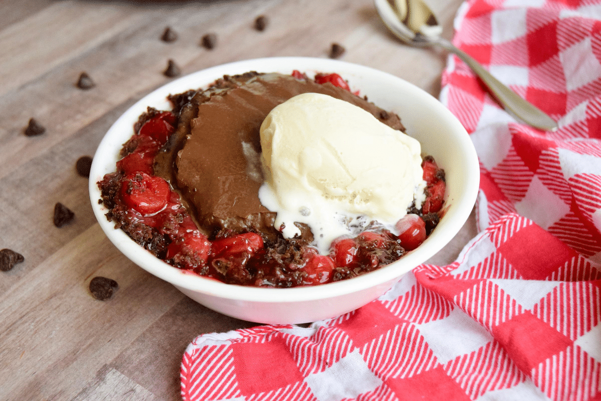 Best labor day recipe ideas - slowcooker cherry chocolate cake